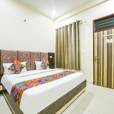 OYO 8452 Hotel Galaxy Nayagaon Exterior foto