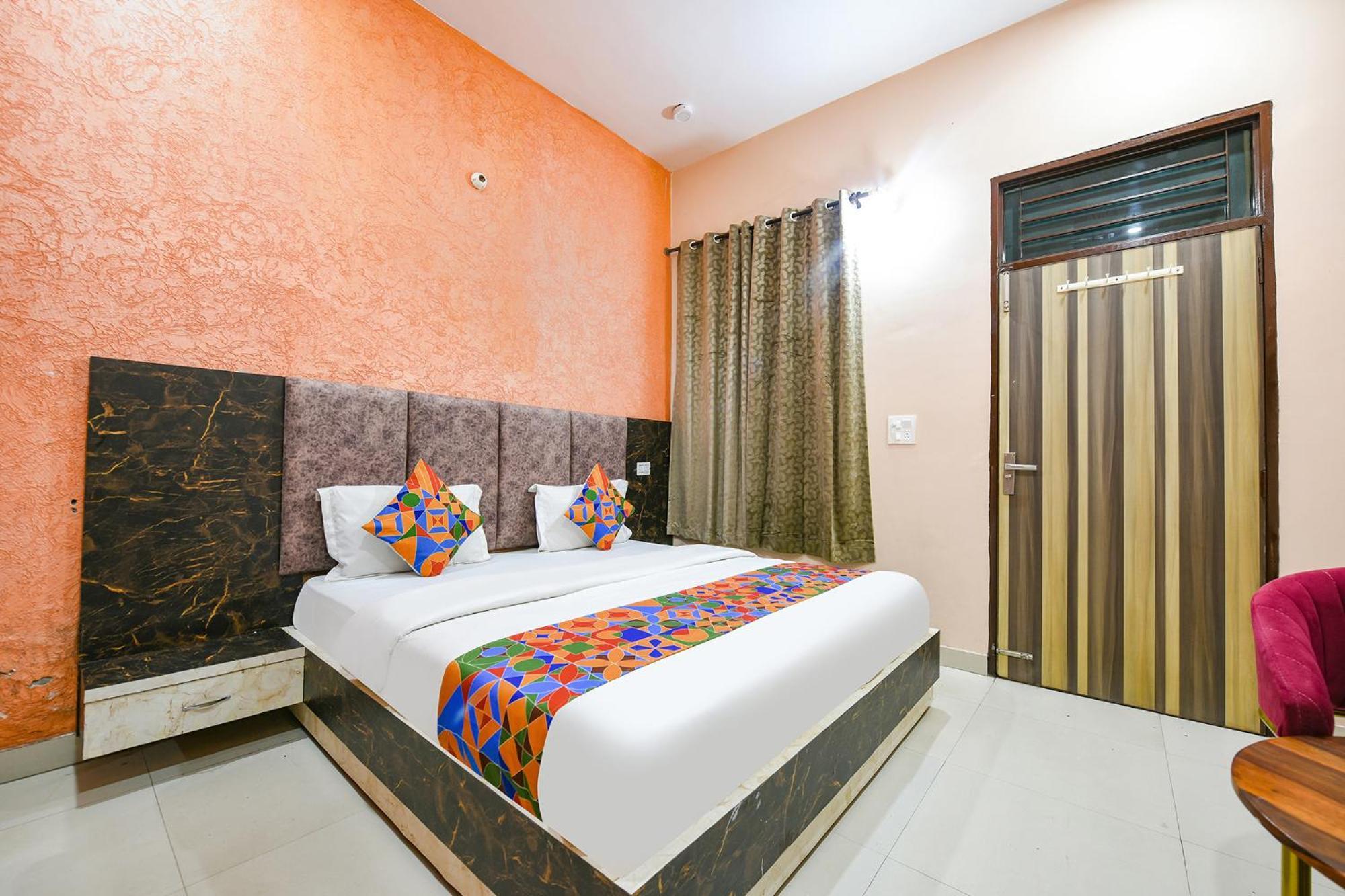 OYO 8452 Hotel Galaxy Nayagaon Exterior foto
