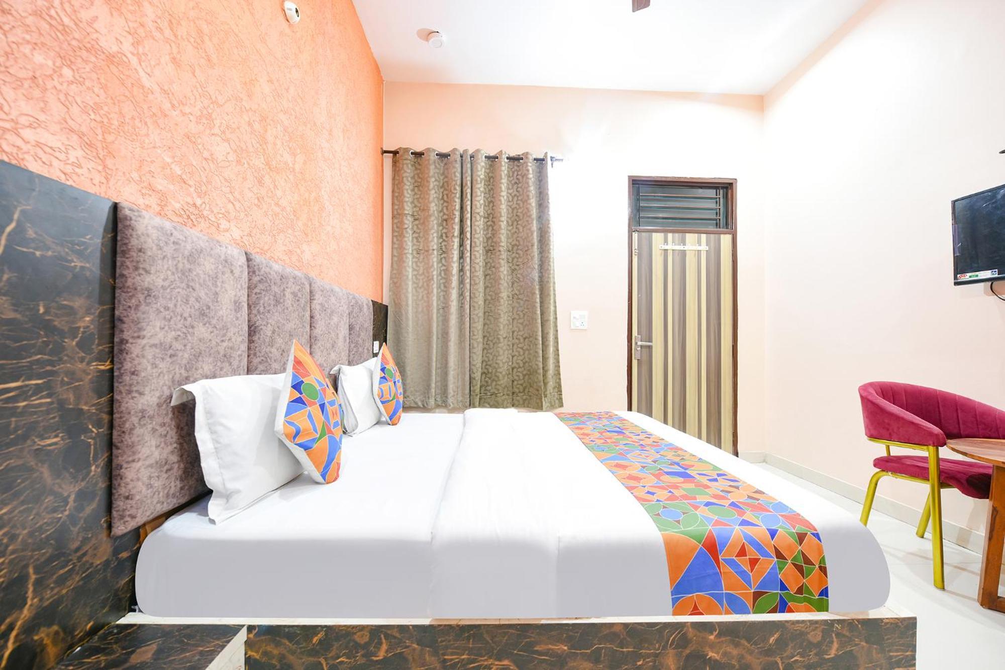 OYO 8452 Hotel Galaxy Nayagaon Exterior foto