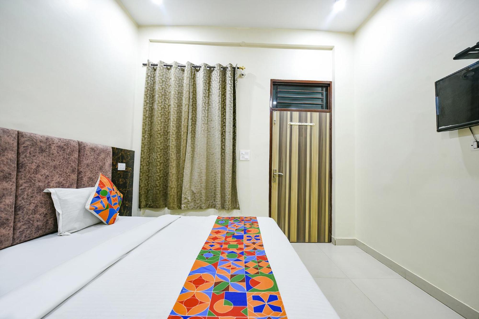 OYO 8452 Hotel Galaxy Nayagaon Exterior foto